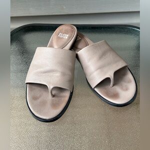 EILEEN FISHER EDGE- SEAWEED NAPPA SANDAL Taupe  Sz 7